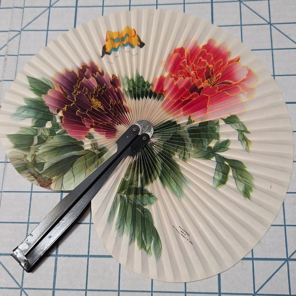 Chinese Paper Folding Hand Fan W/Metal Handle, Vintage Mid-Century, 41